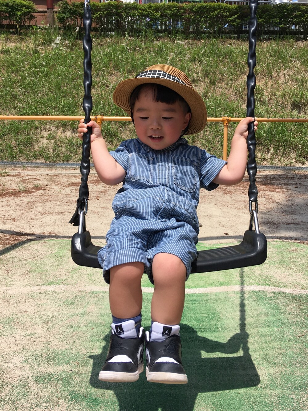 「babyGAPのアイテム（オールインワン・サロペット、ブルー系）」を使った、ryumacodeさん（キッズ・80cm）の夏コーディネートの1枚目の写真