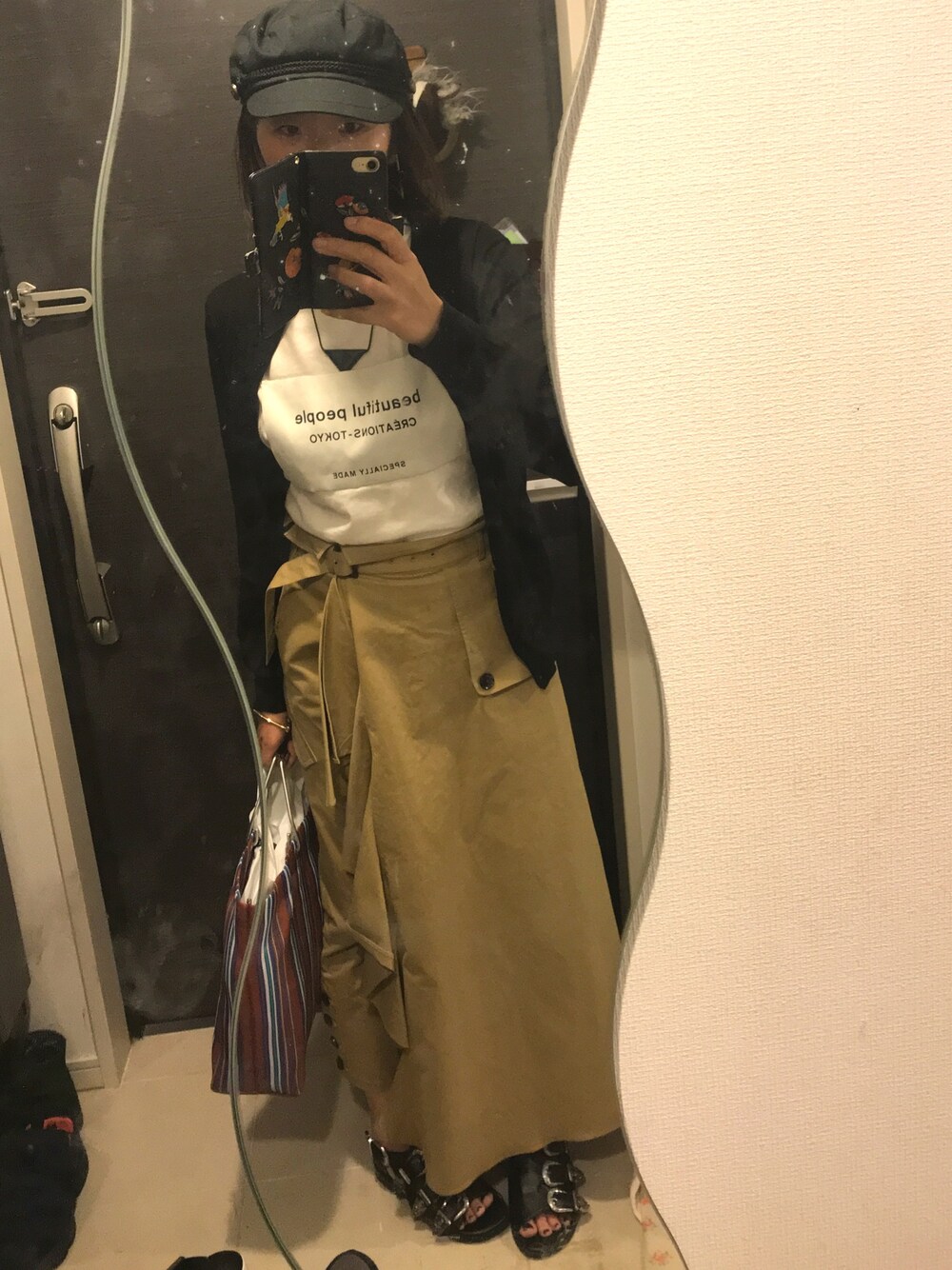 「AmeriのFLARE RUFFLE CHINO PANTS（チノパンツ、イエロー系）」を使った、mu-さん（レディース・161cm）の春コーディネートの1枚目の写真