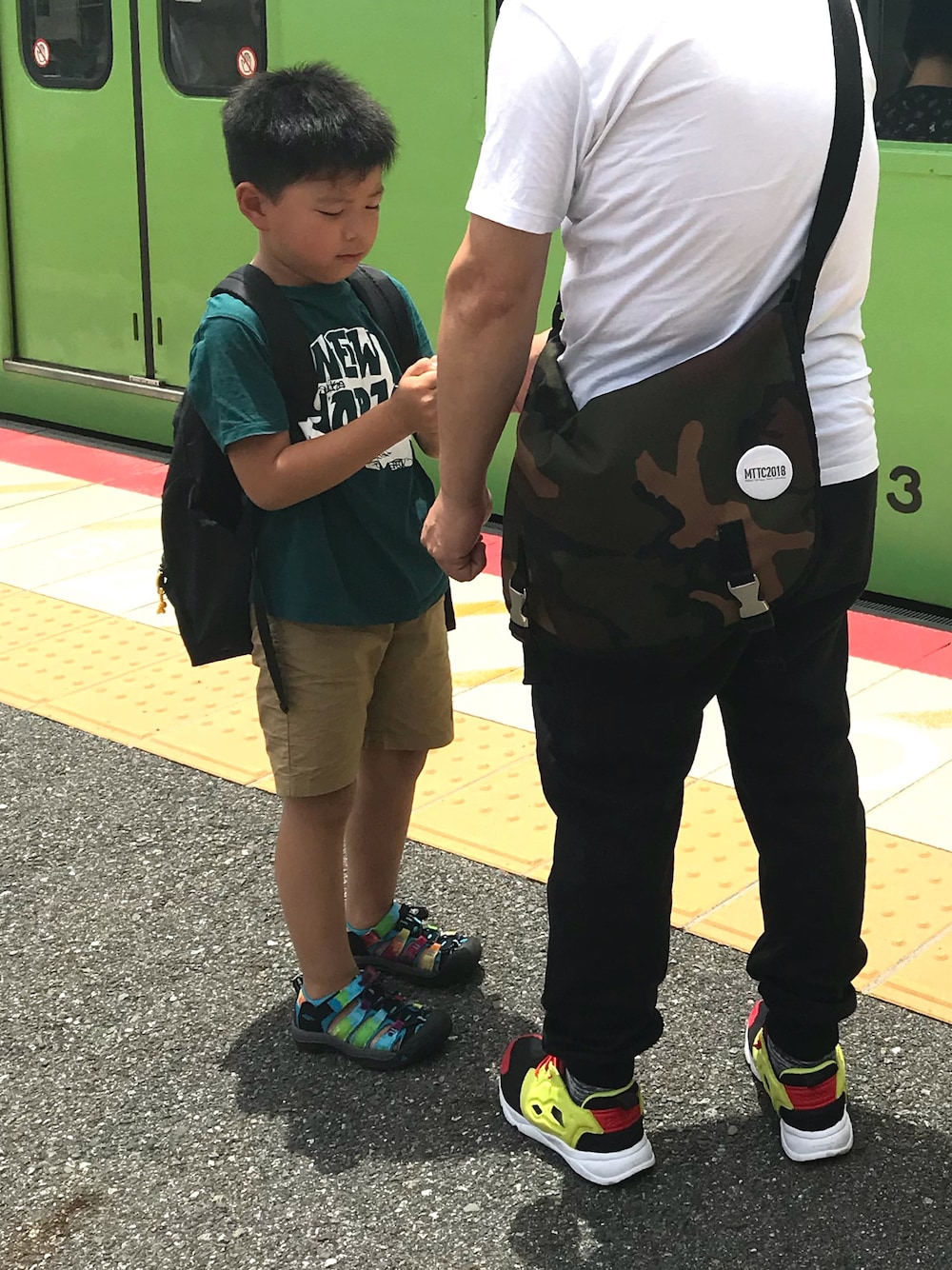 「シンプルコーデ、男の子コーデ、Tシャツ、むすこーで、ハーフパンツ、スポーツサンダル、Dickies」｜「ZARAのアイテム（Tシャツ/カットソー、グリーン系）」を使った、mu-さん（キッズ・120cm）の夏コーディネートの1枚目の写真