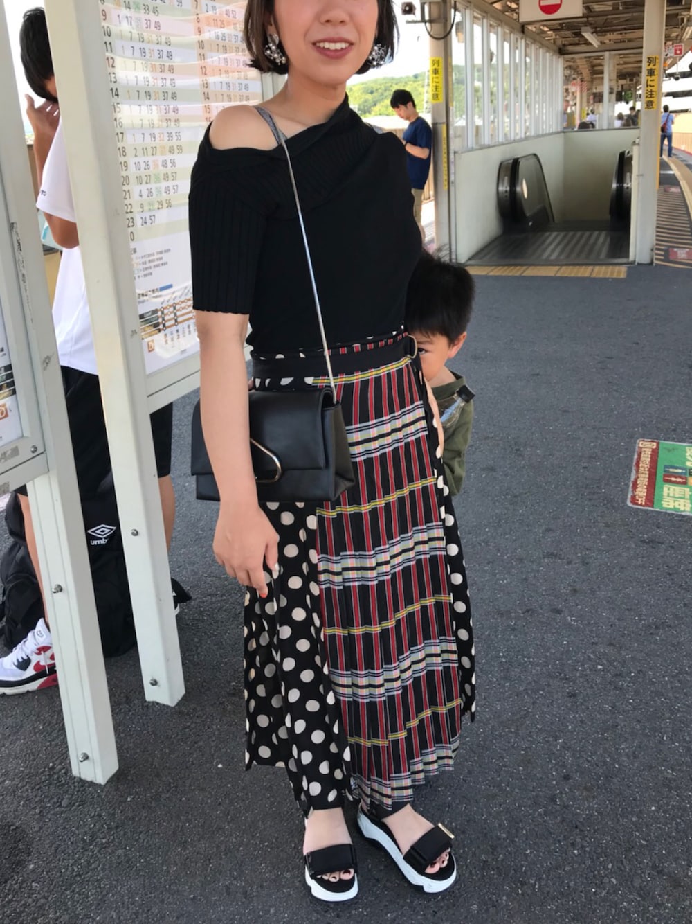 「休日スタイル、アシンメトリー」｜「ZARAのアイテム（スカート、ブラック系）」を使った、mu-さん（レディース・161cm）の夏コーディネートの1枚目の写真