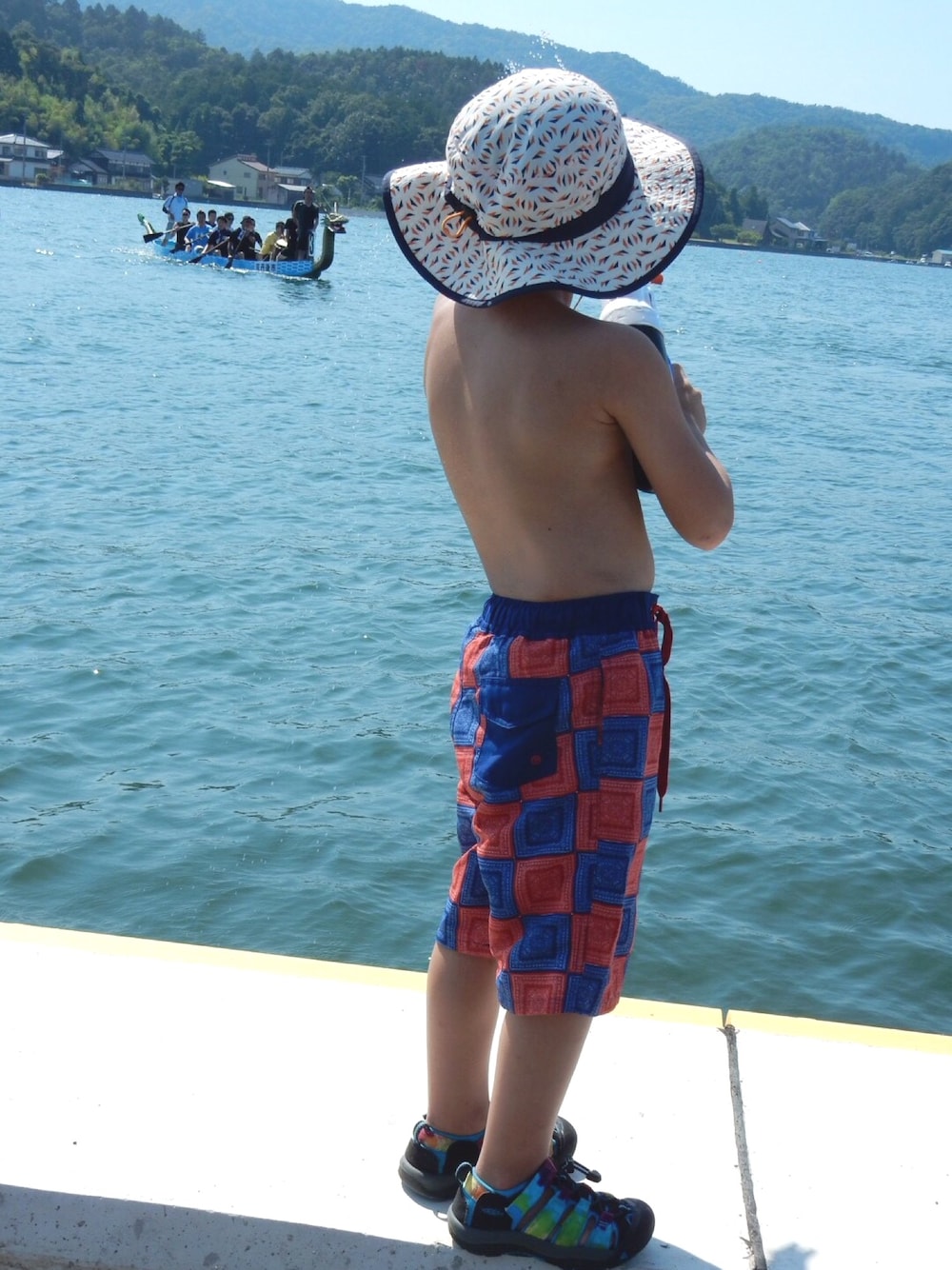 「キッズコーデ、男の子、海、海水浴、水着、夏休み、リゾートスタイル」｜「MARKEY'Sのサーフパンツ バンダナ (80～120cm)（水着、ブルー系）」を使った、mu-さん（キッズ・110cm）の夏コーディネートの1枚目の写真