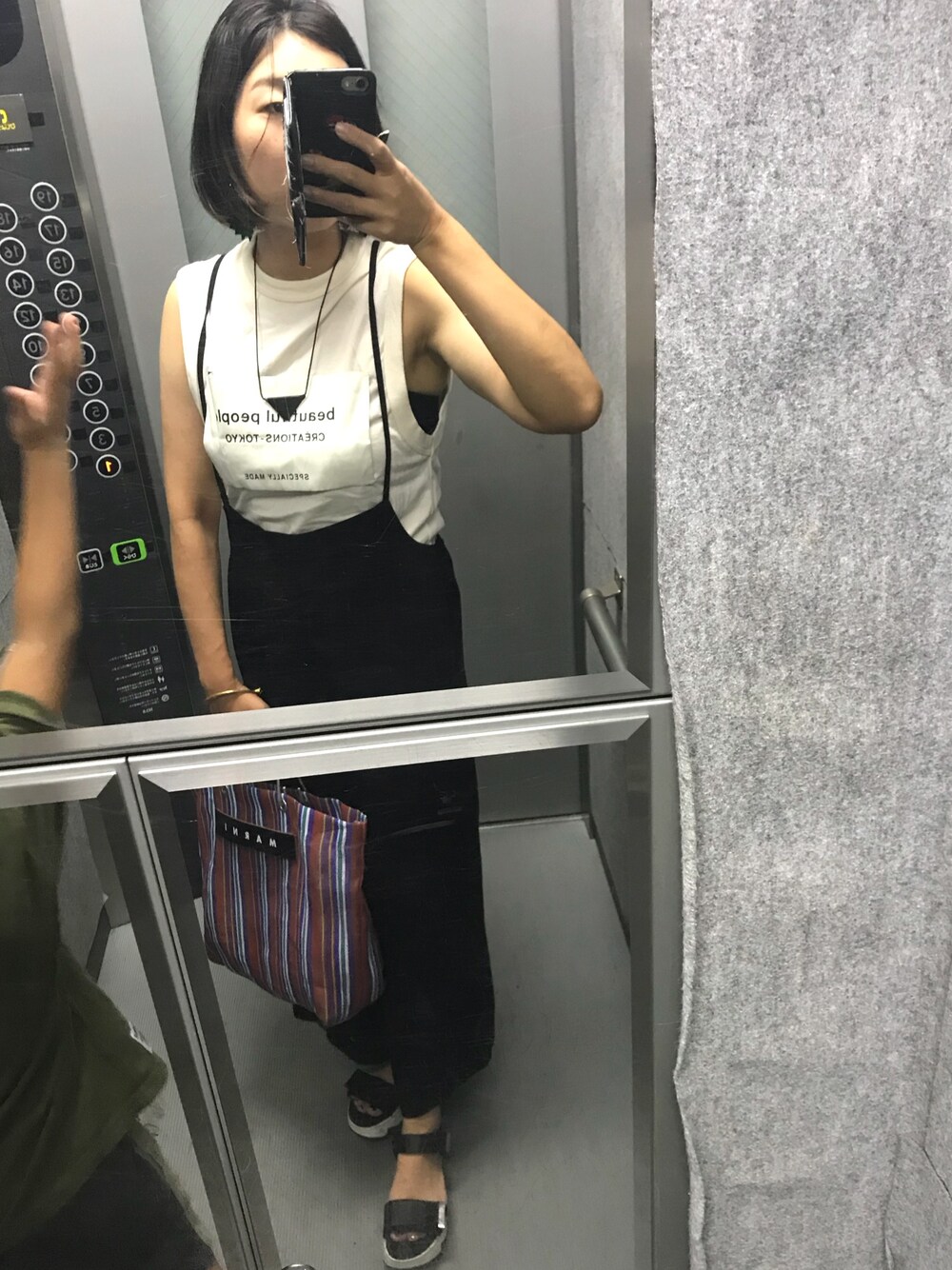 「beautiful peopleのアイテム（タンクトップ、ホワイト系）」を使った、mu-さん（レディース・161cm）の夏コーディネートの1枚目の写真