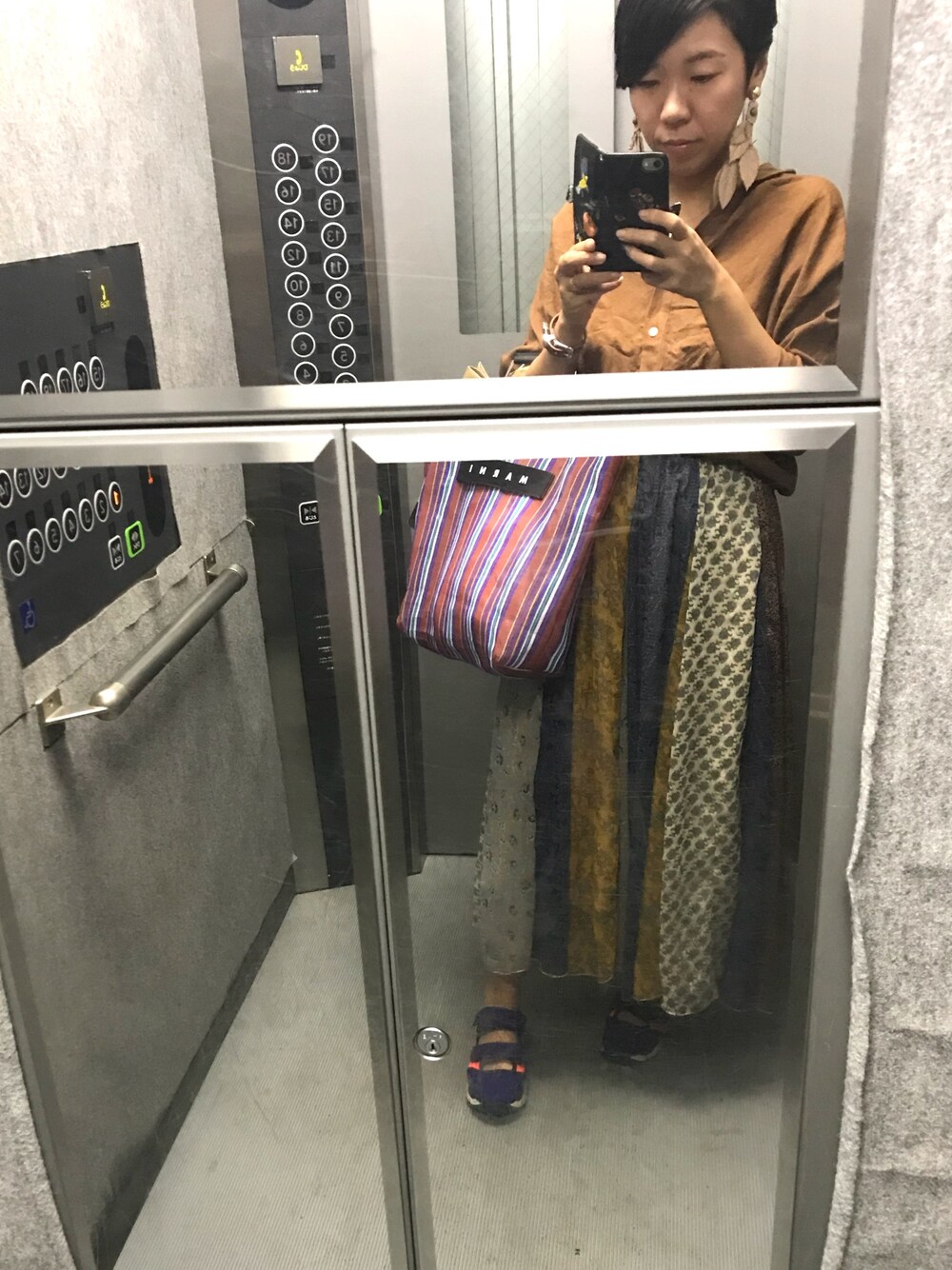 「カジュアル、休日スタイル、秋色、秋服準備はじめました」｜「MARNIのアイテム（バッグ、ブラウン系）」を使った、mu-さん（レディース・161cm）の秋コーディネートの1枚目の写真