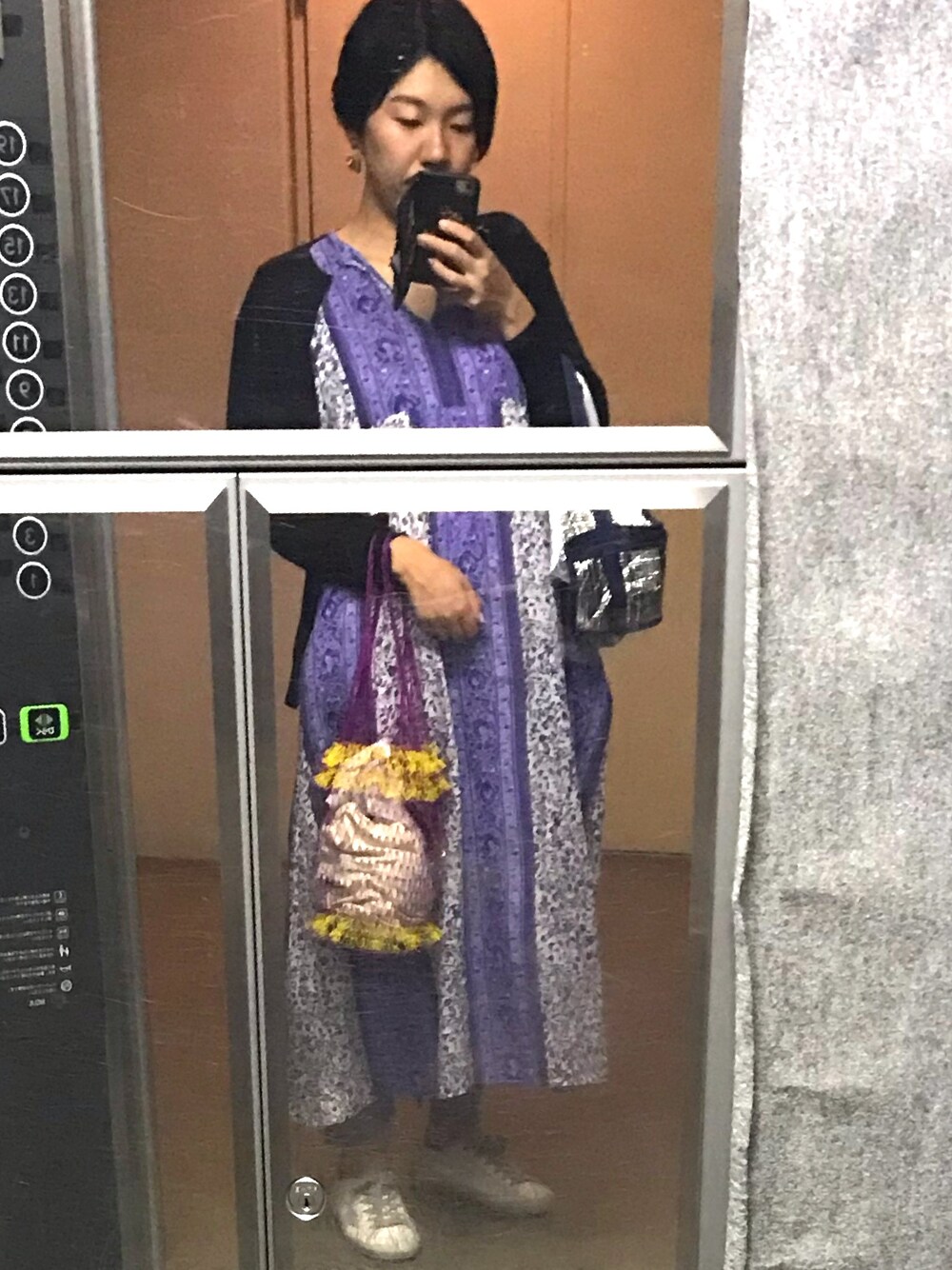 「網の店、網ーゴ、休日スタイル、ワンピース×レギンス」｜「JOURNAL STANDARDのヴィンテージライクフラワーワンピース◆#（ワンピース、ブルー系）」を使った、mu-さん（レディース・161cm）の秋コーディネートの1枚目の写真