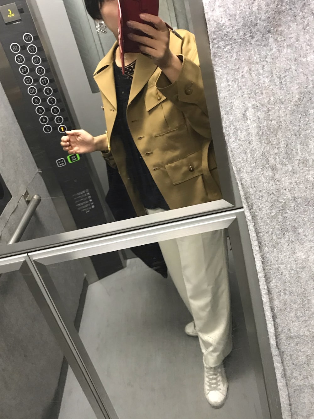 「春コーデ、シンプルコーデ、休日出勤」｜「MARANT ETOILEのアイテム（シャツ/ブラウス、ブラック系）」を使った、mu-さん（レディース・161cm）の春コーディネートの1枚目の写真
