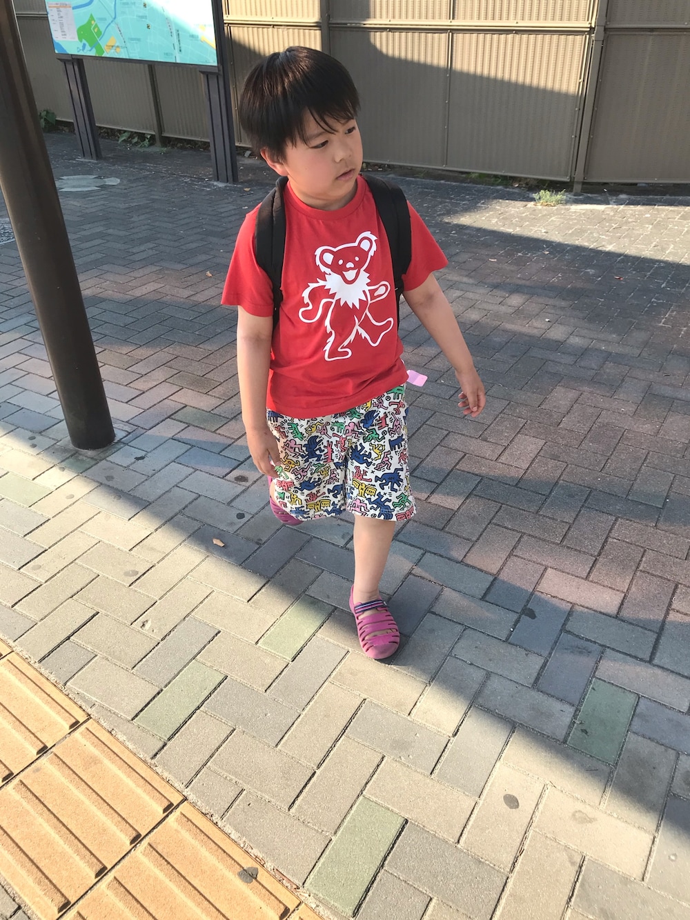 「小学生男子、ワンツーコーデ、デッドベア」｜「Gramicciのアイテム（パンツ、その他）」を使った、mu-さん（キッズ・124cm）の夏コーディネートの1枚目の写真