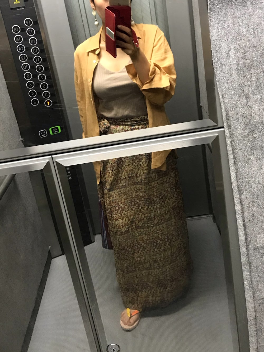 「シンプル、夏、マキシスカート、ワントーンコーデ、ビーサン」｜「ISABEL MARANTのアイテム（スカート、その他）」を使った、mu-さん（レディース・161cm）の夏コーディネートの1枚目の写真