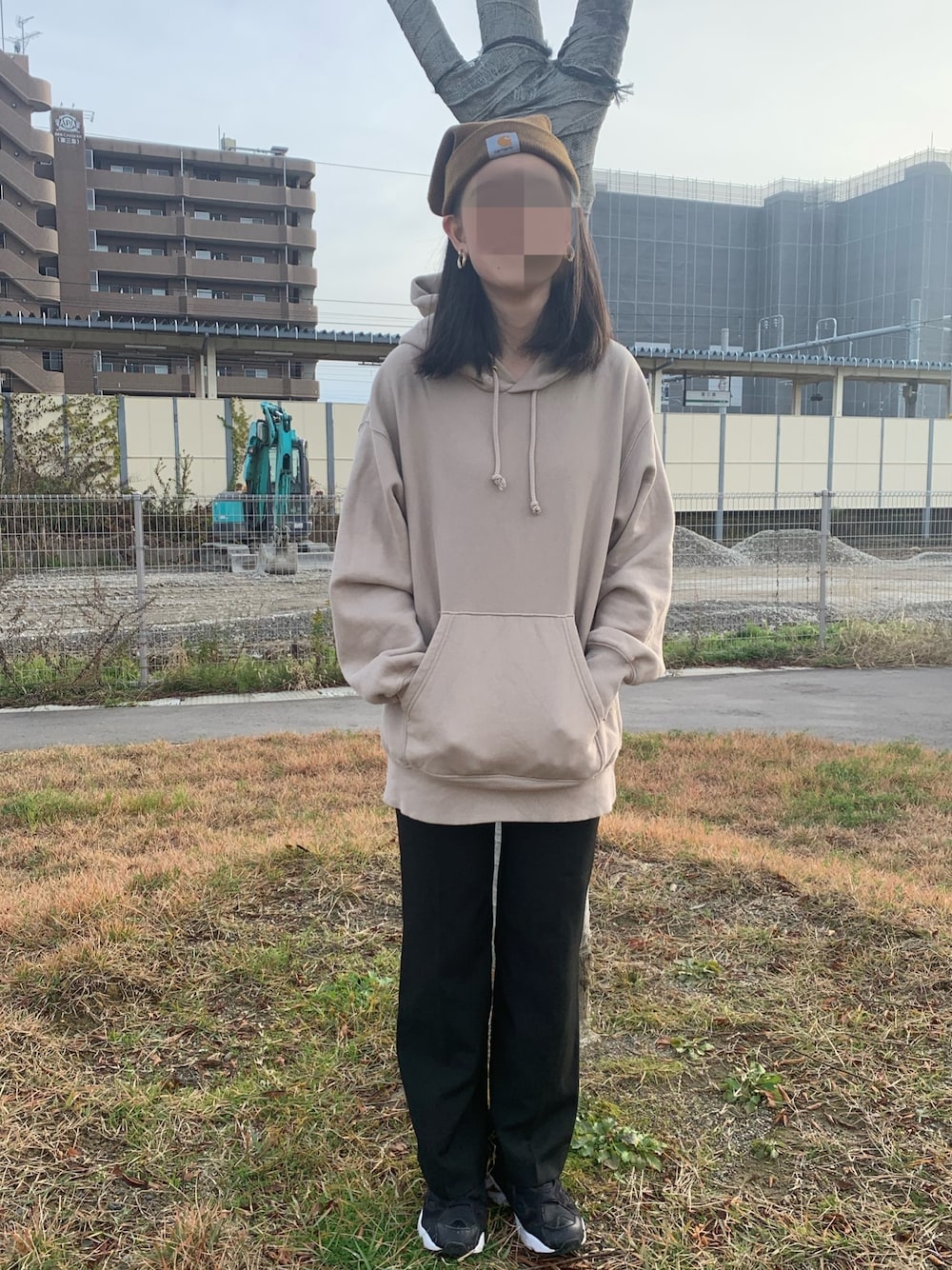 「カジュアルコーデ、ootd、メンズライク、GU、シンプルコーデ、公園」｜「GUのアイテム（パーカー、ベージュ系）」を使った、ごんぞうさん（レディース・158cm）の冬コーディネートの1枚目の写真