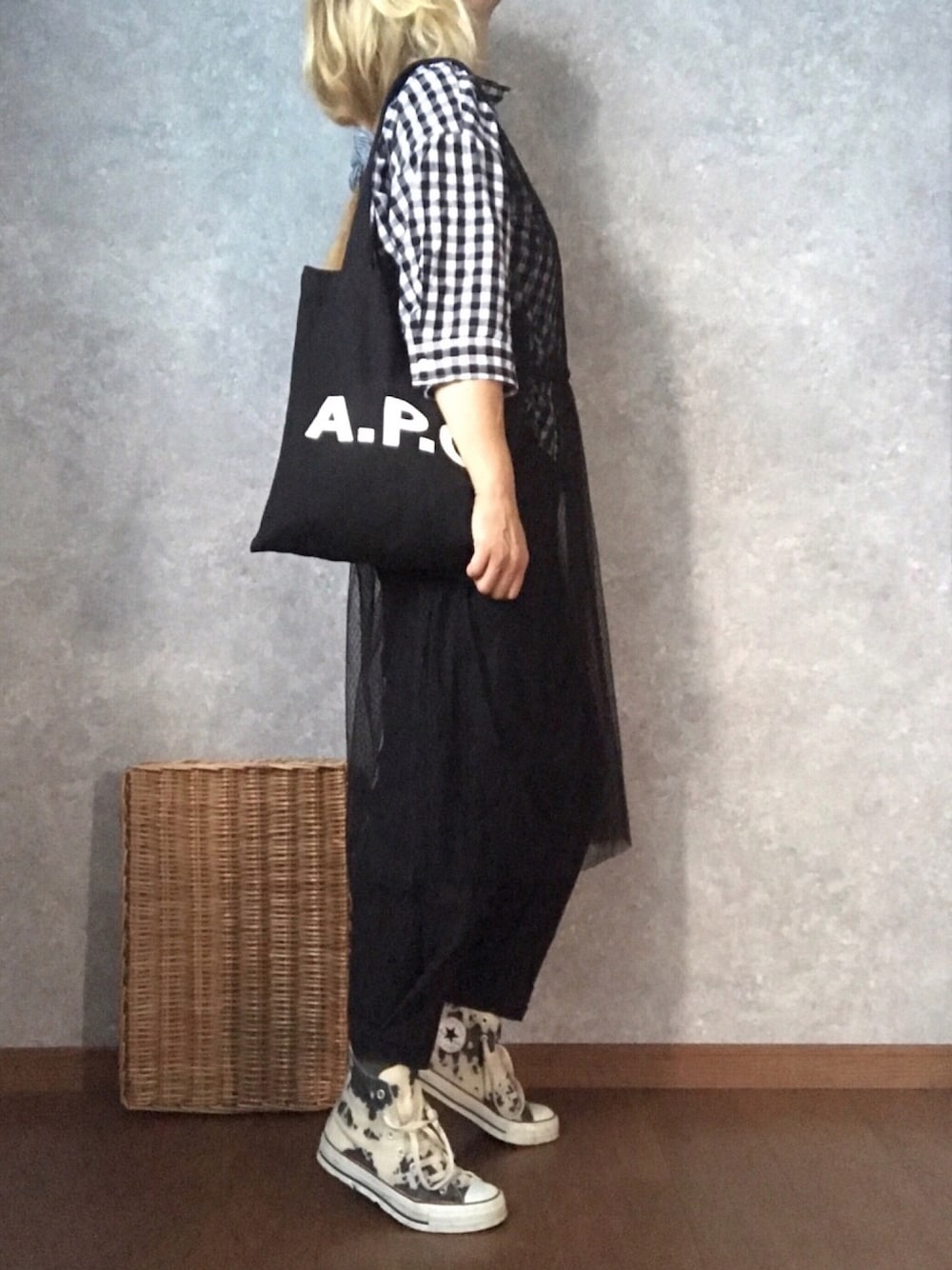 「GU、A.P.C.、converse、セブンデイズサンデイ、SEVENDAYS＝SUNDAY、ギンガムチェック、レースキャミソール、レースキャミワンピース」｜「CONVERSEのアイテム（シューズ、ホワイト系）」を使った、なお なお。さん（レディース・159cm）の夏コーディネートの1枚目の写真