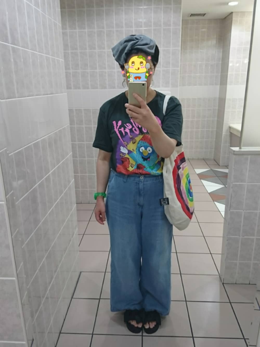 「ヘアバンド、イヤリング、Tシャツ、デニム、ワイドパンツ、リボンサンダル、トートバッグ、若作り、YUKI、never young beach」｜「Three Four TimeのリブカットソーBIGリボンターバン（ヘアバンド、グレー系）」を使った、ぬーさん（レディース・162cm）の夏コーディネートの1枚目の写真