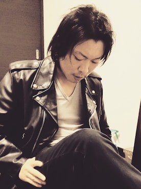 「SAINT LAURENT PARIS（サンローランパリ）のアイテム（ライダースジャケット）」を使った、Tanigawa Tomonoriさん（メンズ・171cm）の冬コーディネート