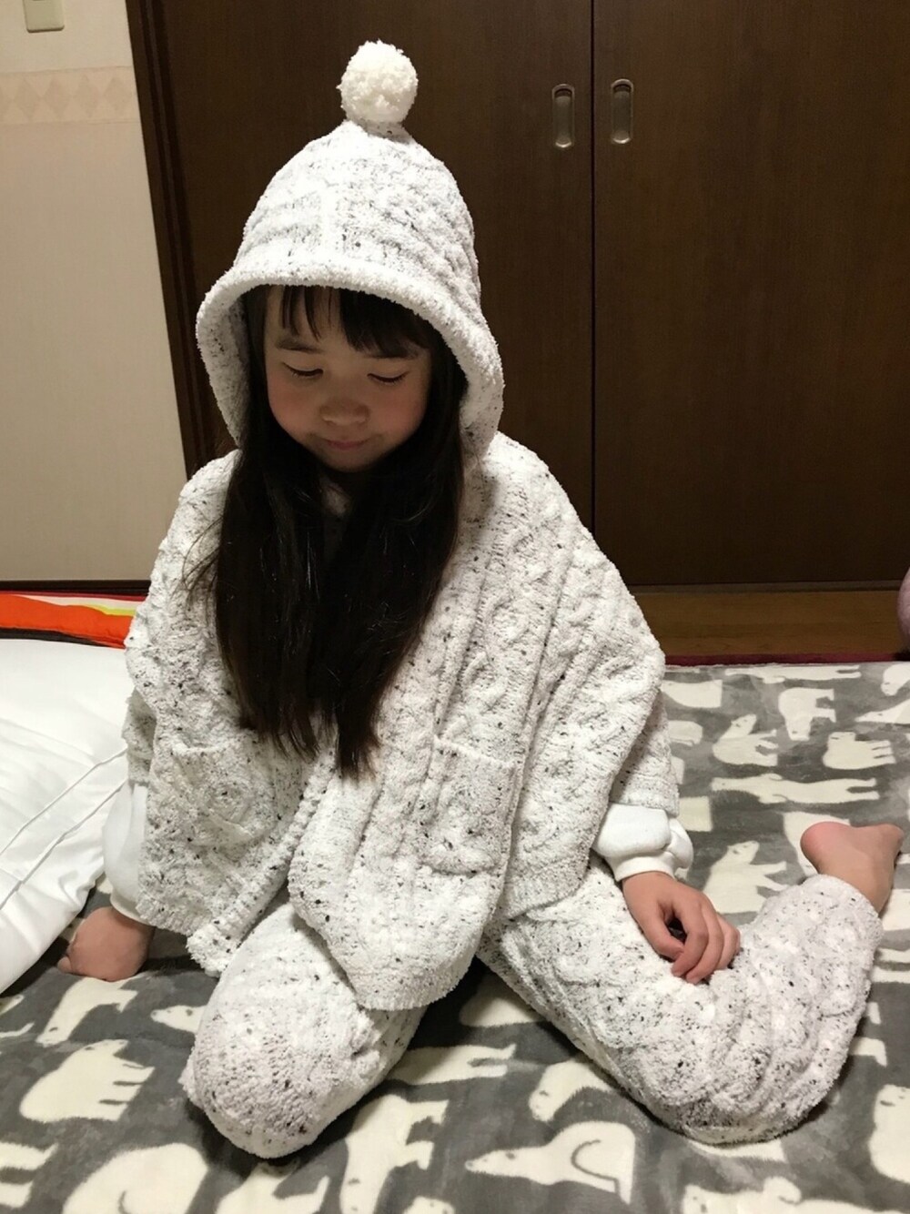 「ｼﾞｪﾗｰﾄﾋﾟｹ、もこもこ、キッズファッション、部屋着、パジャマ、女の子、冬コーデ、gelato pique」｜「gelato pique Baby＆Kidsのアイテム（パンツ、ホワイト系）」を使った、杏奈mamaさん（キッズ・130cm）の冬コーディネートの1枚目の写真