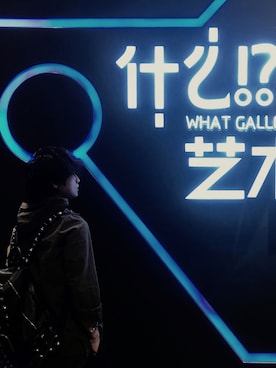「MCM（エムシーエム）のアイテム（バックパック/リュック、ブラック系）」を使った、mo小哥さん（メンズ）の秋コーディネート