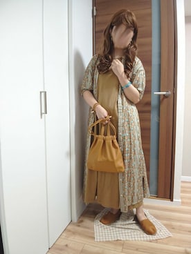 ワンピース ドレス ベージュ系 を使った ターコイズブルー の人気ファッションコーディネート Wear