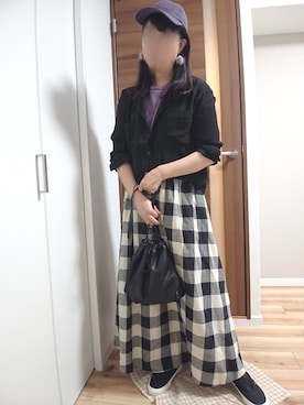 「ブラック×ホワイト」｜「アイテム（キャップ）」を使った、こあらさん（レディース・159cm）の秋コーディネート