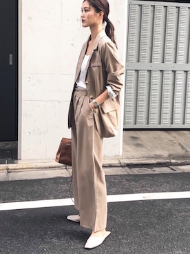 「CHARLES & KEITH（チャールズ & キース）のアイテム（スリッポン）」を使った、K A R E Nさん（レディース・167cm）の秋コーディネート