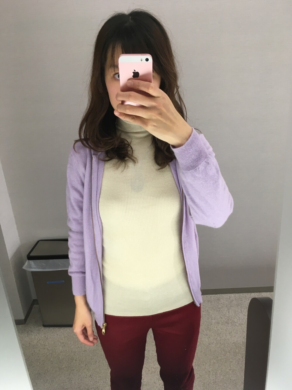 「MK MICHEL KLEINのアイテム（ニット/セーター、ホワイト系）」を使った、かおりさん（レディース・166cm）の冬コーディネートの1枚目の写真