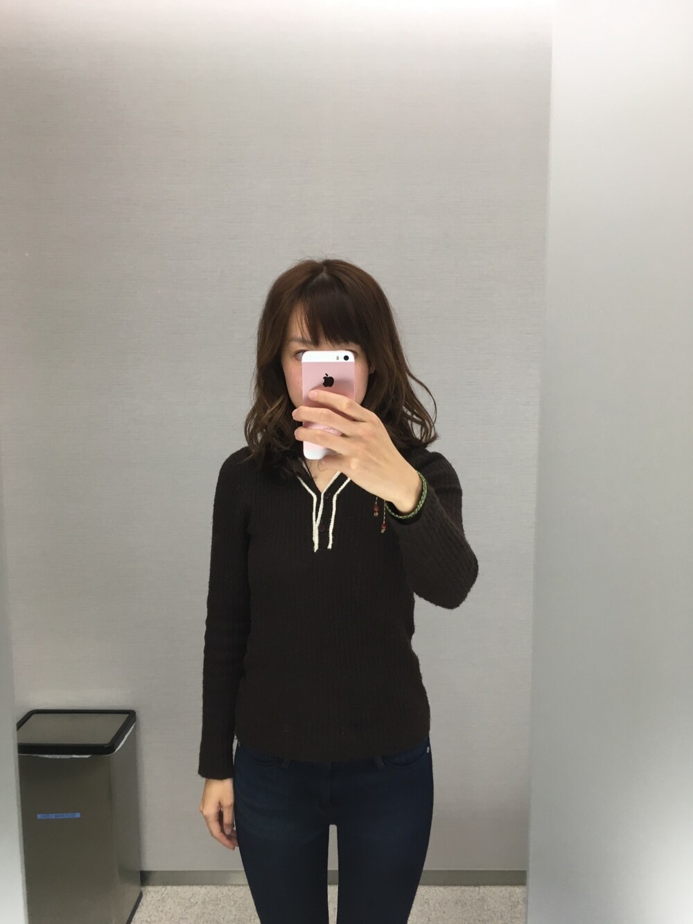 「❓のアイテム（ニット/セーター、ブラウン系）」を使った、かおりさん（レディース・166cm）の冬コーディネートの1枚目の写真