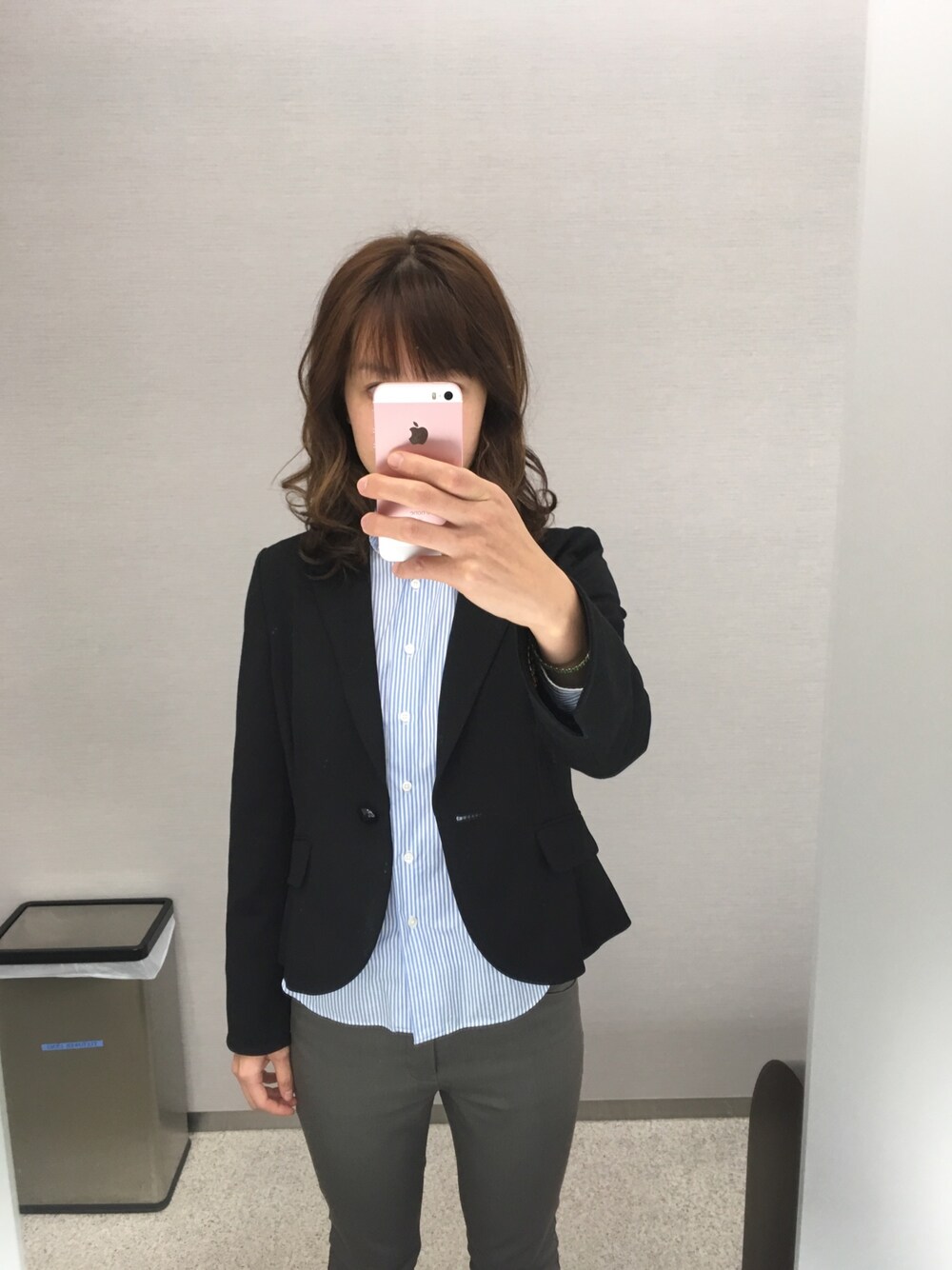 「スタイルコムのアイテム（その他パンツ、グリーン系）」を使った、かおりさん（レディース・166cm）の冬コーディネートの1枚目の写真