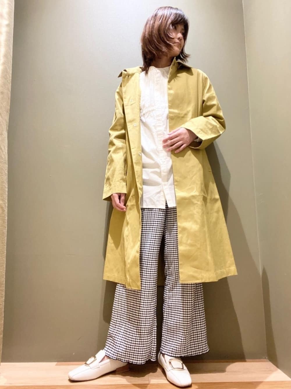 「キレイめカジュアル、春カラー、カジュアル、休日スタイル、シンプル、低身長コーデ、おしゃれさんと繋がりたい、大人カジュアル、CRAFT STANDARD BOUTIQUE、Green Parks」｜「Green　Parksの撥水加工　フーデットステンカラーコート＊（ステンカラーコート、ベージュ系）」を使った、mocho❤︎❤︎さん（レディース・156cm）の冬コーディネートの1枚目の写真