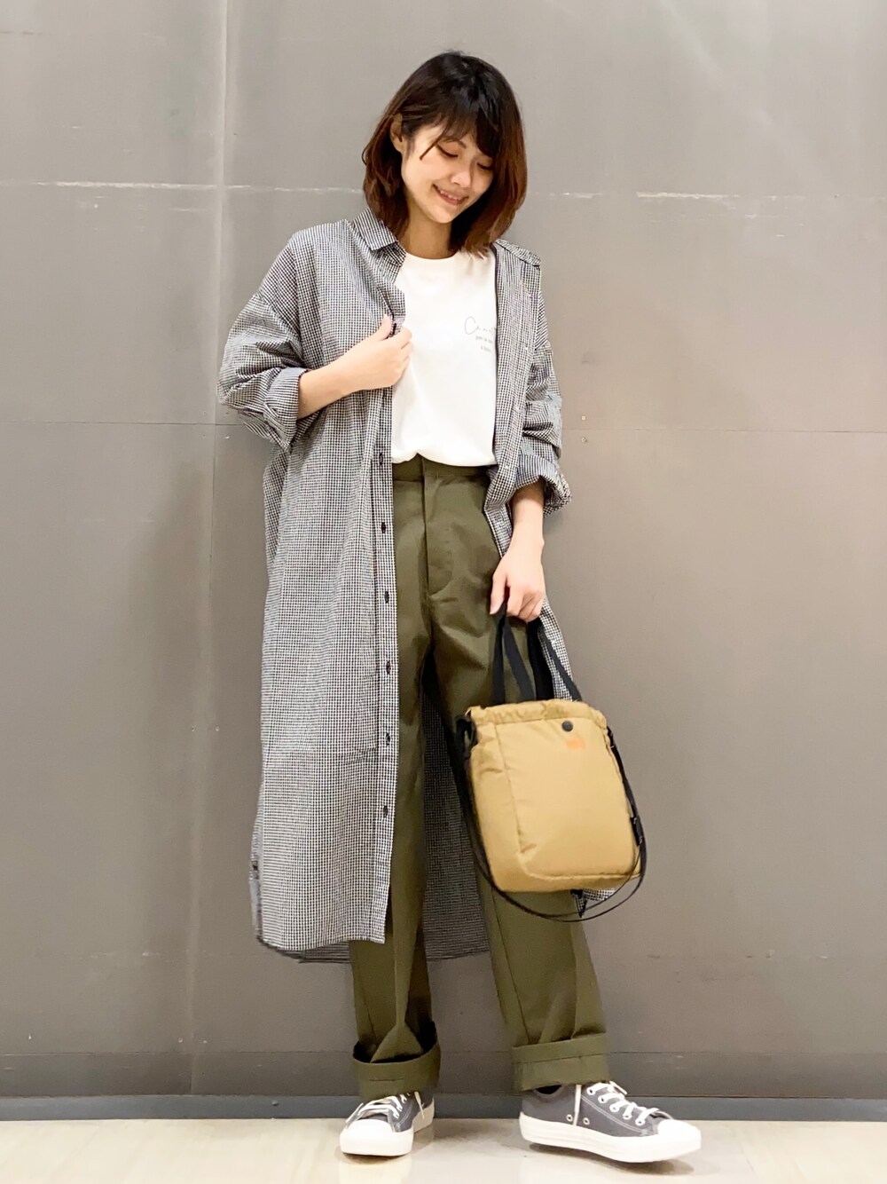 「春、オトナカジュアル、パンツスタイル、カジュアル、低身長コーデ、コンバース、大人コーデ、シンプルコーデ、チノパン、Green Parks」｜「Green　Parksの高密度 襟付きシャツワンピース＊（ワンピース、その他）」を使った、mocho❤︎❤︎さん（レディース・156cm）の春コーディネートの1枚目の写真