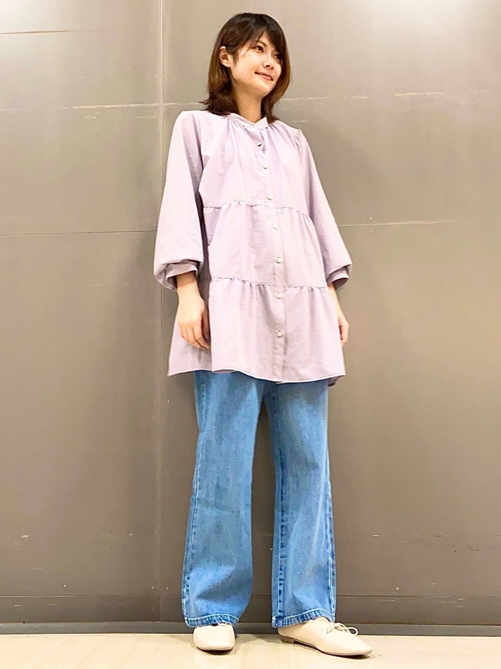 「大人カジュアル、カジュアルコーデ、パンツスタイル、いいね、save、フォローお願いします🤑、春、シンプルコーデ、バンドカラーシャツ、春色、オトナカジュアル、Green Parks」｜「ELENCARE DUEの・ELENCARE DUE　2wayティアードチュニック＊＊（シャツ/ブラウス、パープル系）」を使った、mocho❤︎❤︎さん（レディース・156cm）の春コーディネートの1枚目の写真