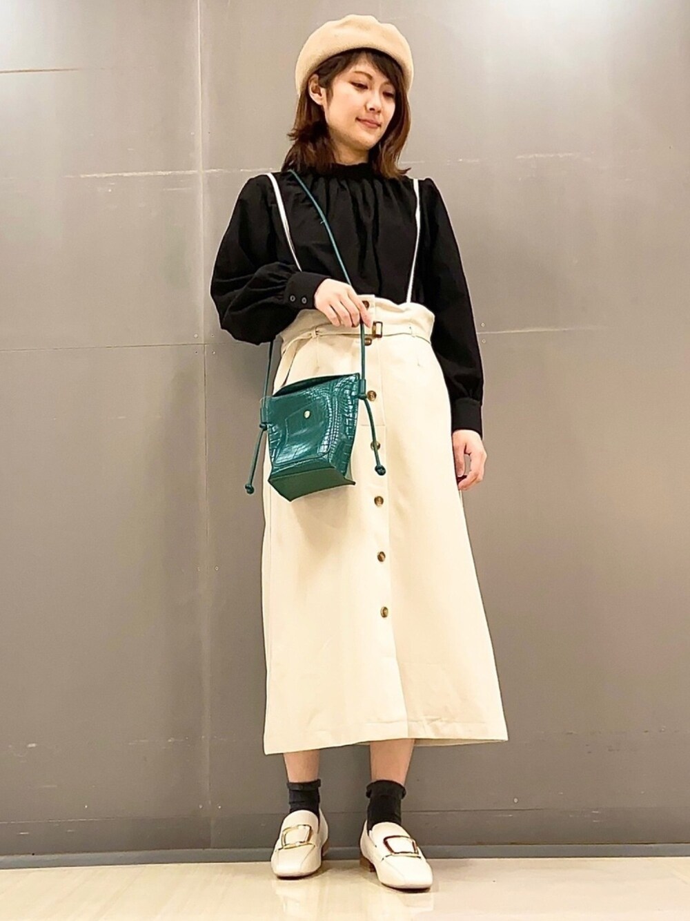 「カジュアルコーデ、大人カジュアル、オトナ女子、低身長、いいね、save、フォローお願いします🤑、ガーリー、オトナカワイイ、ニット帽、Green Parks、earth music&ecology」｜「Green　Parksのスタンドカラーギャザーチュニック（ワンピース/ドレス、ブラック系）」を使った、mocho❤︎❤︎さん（レディース・156cm）の春コーディネートの1枚目の写真