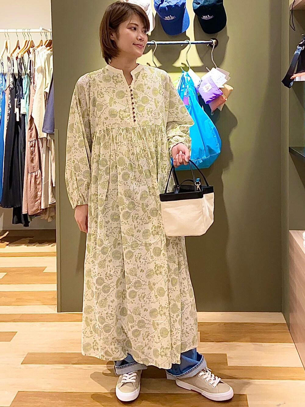 「春コーデ、カジュアル、プチプラコーデ、春夏コーデ、低身長、デニム、爽やかコーデ、花柄、いいね、save、フォローお願いします🤑、Green Parks」｜「CRAFT STANDARD BOUTIQUEのタンポポ柄ギャザーワンピース　＊◇（ワンピース、ホワイト系）」を使った、mocho❤︎❤︎さん（レディース・156cm）の春コーディネートの1枚目の写真