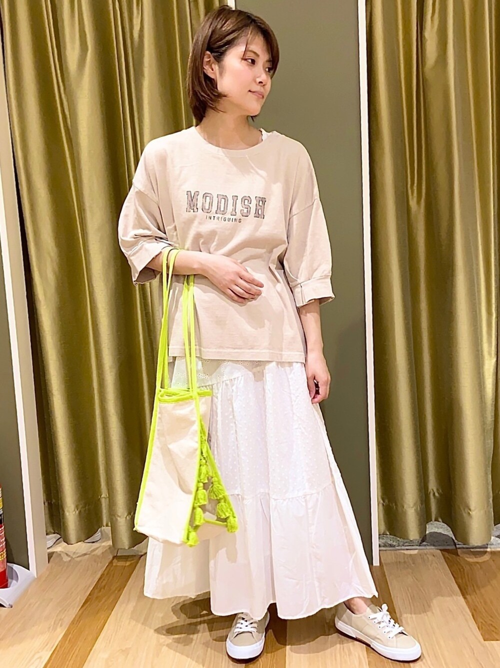 「オトナカジュアル、カジュアルコーデ、春、Tシャツ、お洒落さんとつながりたい、ゆるコーデ、ショートヘア、ラフ、ロゴT、Green Parks」｜「Green　Parksの加工ロゴTシャツ＊（Tシャツ/カットソー、ベージュ系）」を使った、mocho❤︎❤︎さん（レディース・156cm）の春コーディネートの1枚目の写真