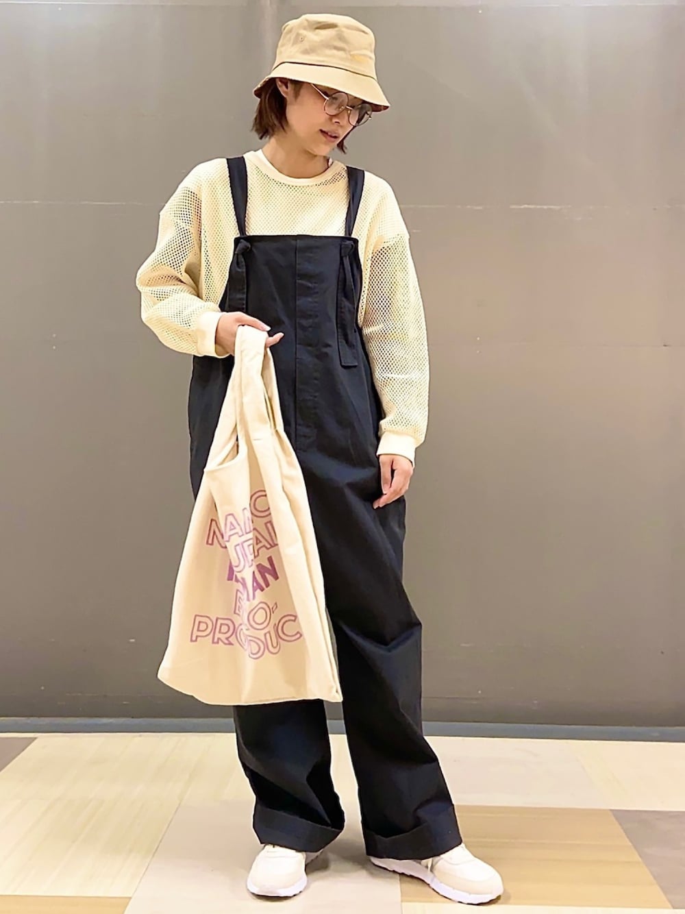 「大人カジュアル、パンツコーデ、今日のコーデ、いいね、save、フォローお願いします🤑、オーバーサイズ、大人かわいい、デニムパンツ、カジュアル、オーバーオール、Green Parks」｜「Green　ParksのSET2点 メッシュプルオーバー+Tシャツ＊（Tシャツ/カットソー、ホワイト系）」を使った、mocho❤︎❤︎さん（レディース・156cm）の春コーディネートの1枚目の写真