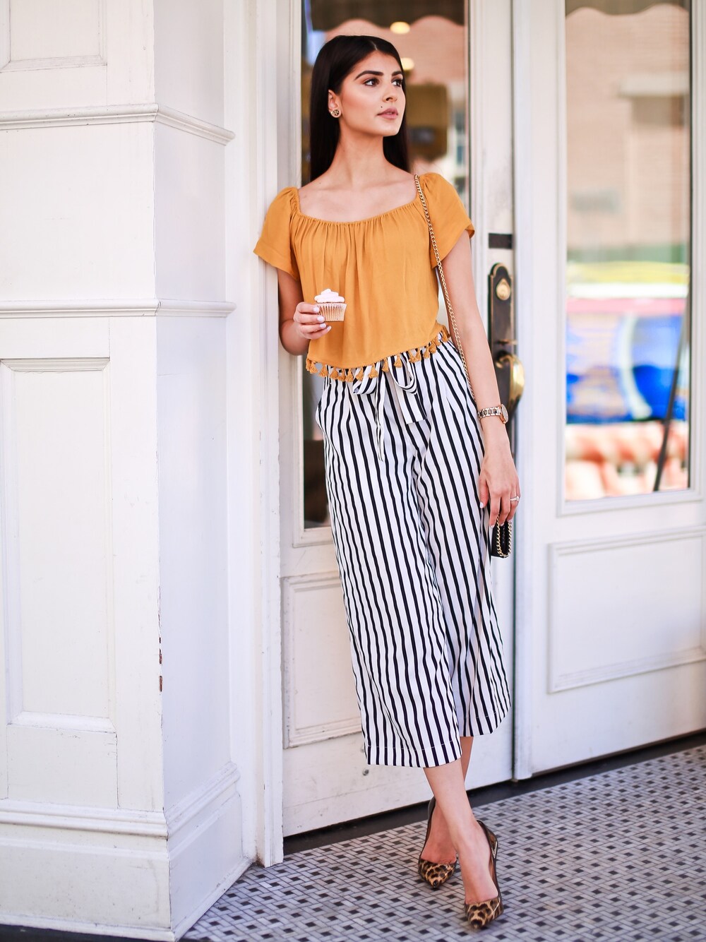 「stripes、ootd、outfit、summer、black and white、ZARA、FOREVER 21、fashion、spring、Tory Burch」｜「ZARAのアイテム（スラックス、ホワイト系）」を使った、Maryam Ishtiaq-Shahさん（レディース・168cm）の春コーディネートの1枚目の写真