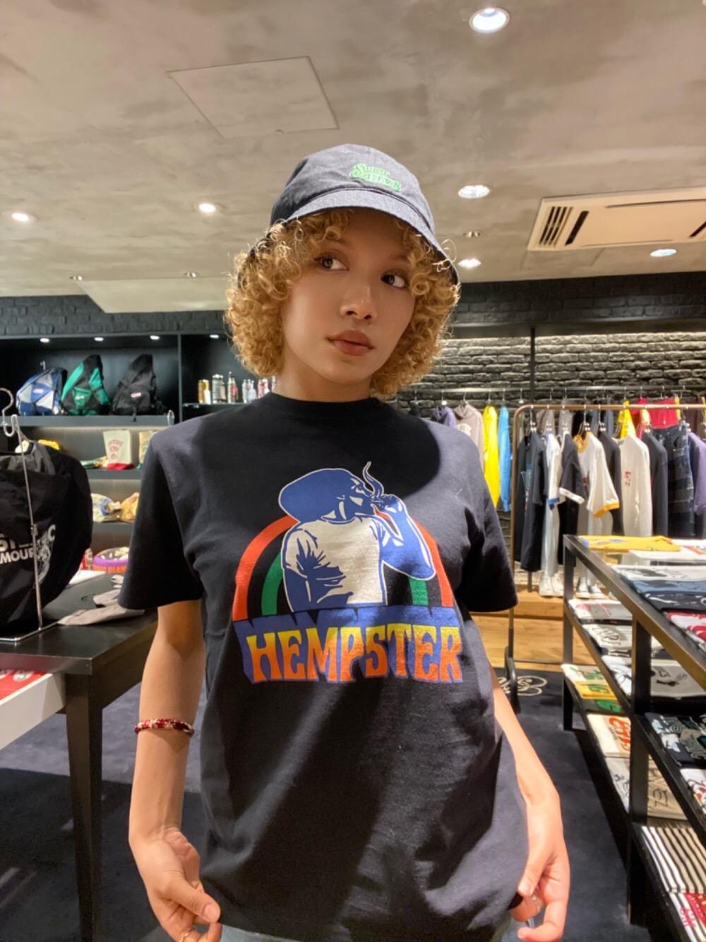「カジュアル、ヒステリックグラマー、春こーで、きゃっぷ、夏コーデ、Ｔシャツ、シンプルこーで、ストリート⁈」｜「HYSTERIC GLAMOURのSUPER HYS刺繍 クロッシェハット（ハット、ブラック系）」を使った、Coco♥︎さん（レディース・163cm）の春コーディネートの1枚目の写真