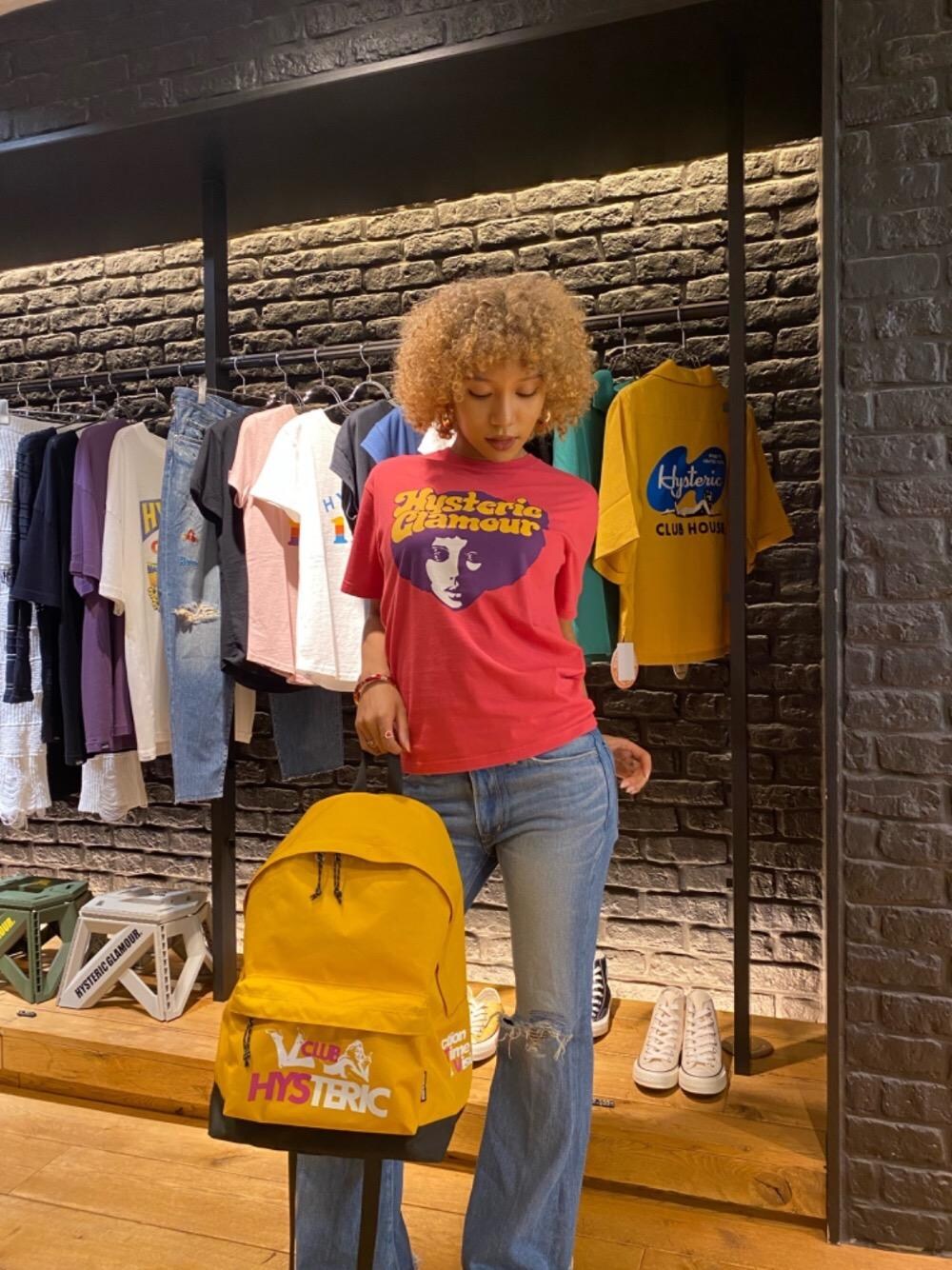 「ヒステリックグラマー、👟バッグ、hysteric glamour、夏コーデ、らふこーで、Ｔシャツ」｜「HYSTERIC GLAMOURのCLUB HYSTERIC デイパック（バックパック/リュック、イエロー系）」を使った、Coco♥︎さん（レディース・163cm）の夏コーディネートの1枚目の写真