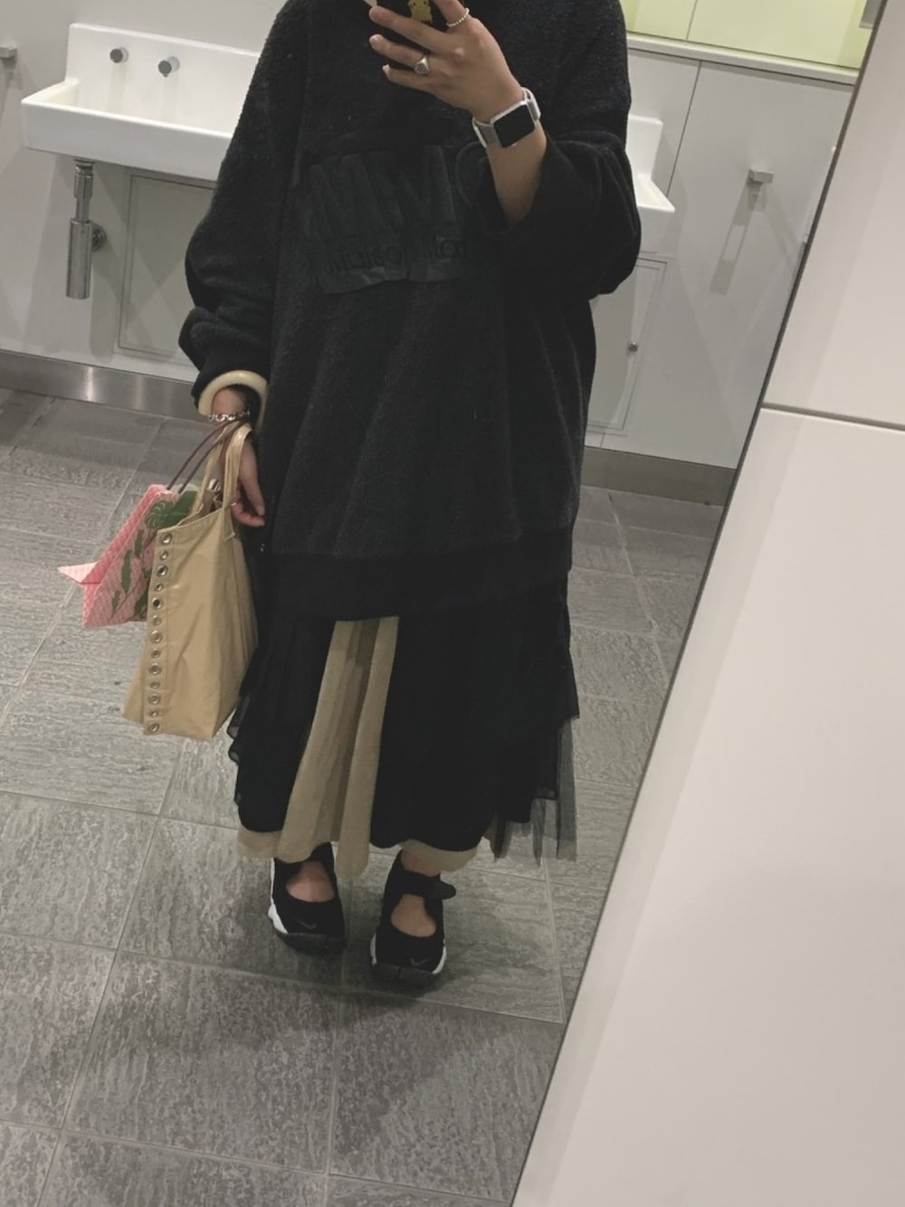 「ブラック、マルジェラ、MM6、レイヤードスタイル、エアリフト、COMME des GARCONS、おちびさん、低身長、おしゃれさんと繋がりたい、オーバーサイズ」｜「Girl's don't cryのアイテム（リング、シルバー系）」を使った、n o ë lさん（レディース・148cm）の春コーディネートの1枚目の写真