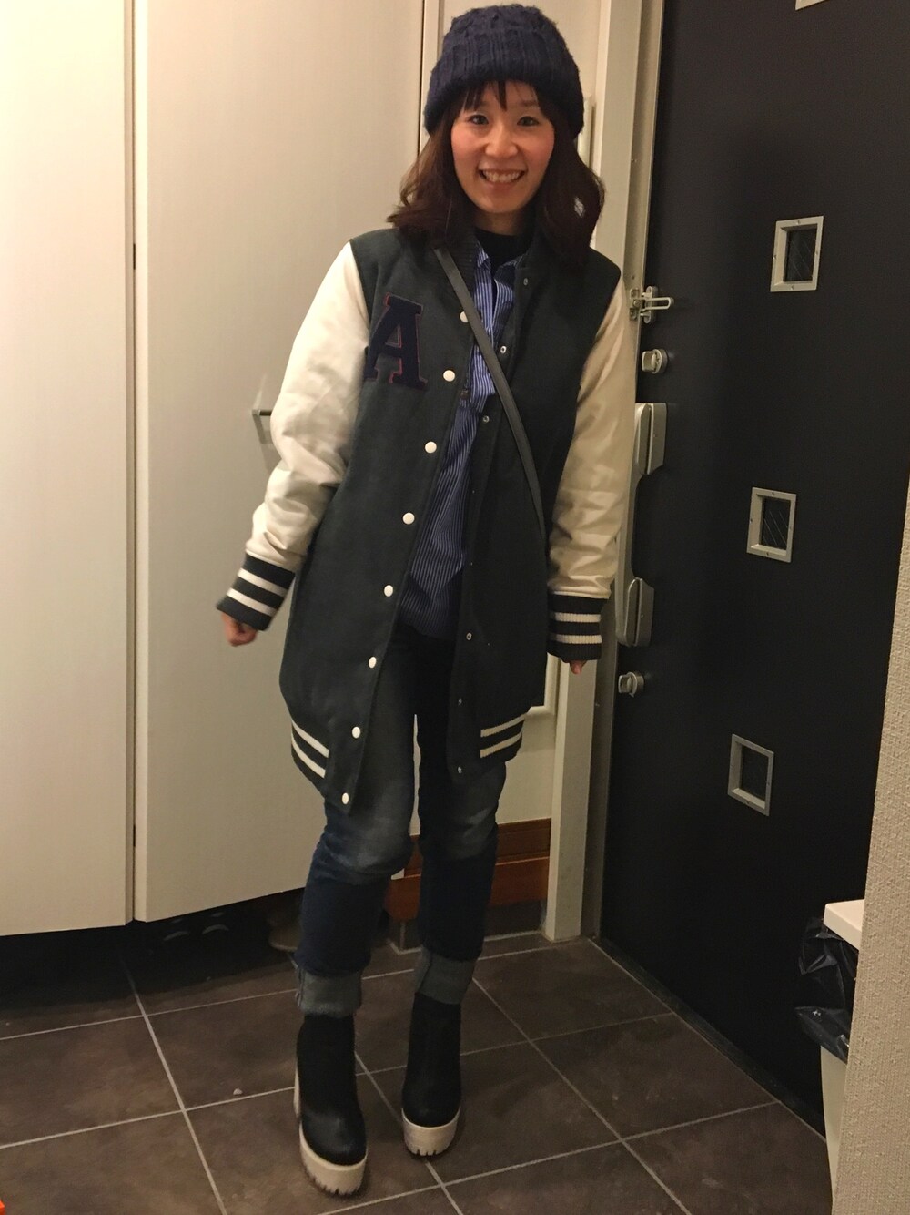 「AVAN LILYのアイテム（スタジャン、グレー系）」を使った、ミッキーさん（レディース・152cm）の春コーディネートの1枚目の写真