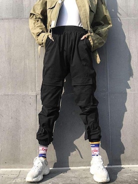 「Yeezy（イージー）のアイテム（パンツ）」を使った、朴建雨さん（メンズ・185cm）の冬コーディネート