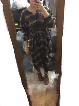 「KBF（ケイビーエフ）のボリュームスリーブWIDEチェックワンピ（ワンピース、ブラウン系）」を使った、アンナさん（レディース・162cm）の冬コーディネート