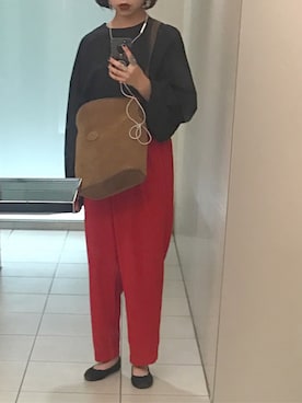 「HUG（ハグ）のアイテム（パンツ）」を使った、芽深 さん（レディース・156cm）の秋コーディネート