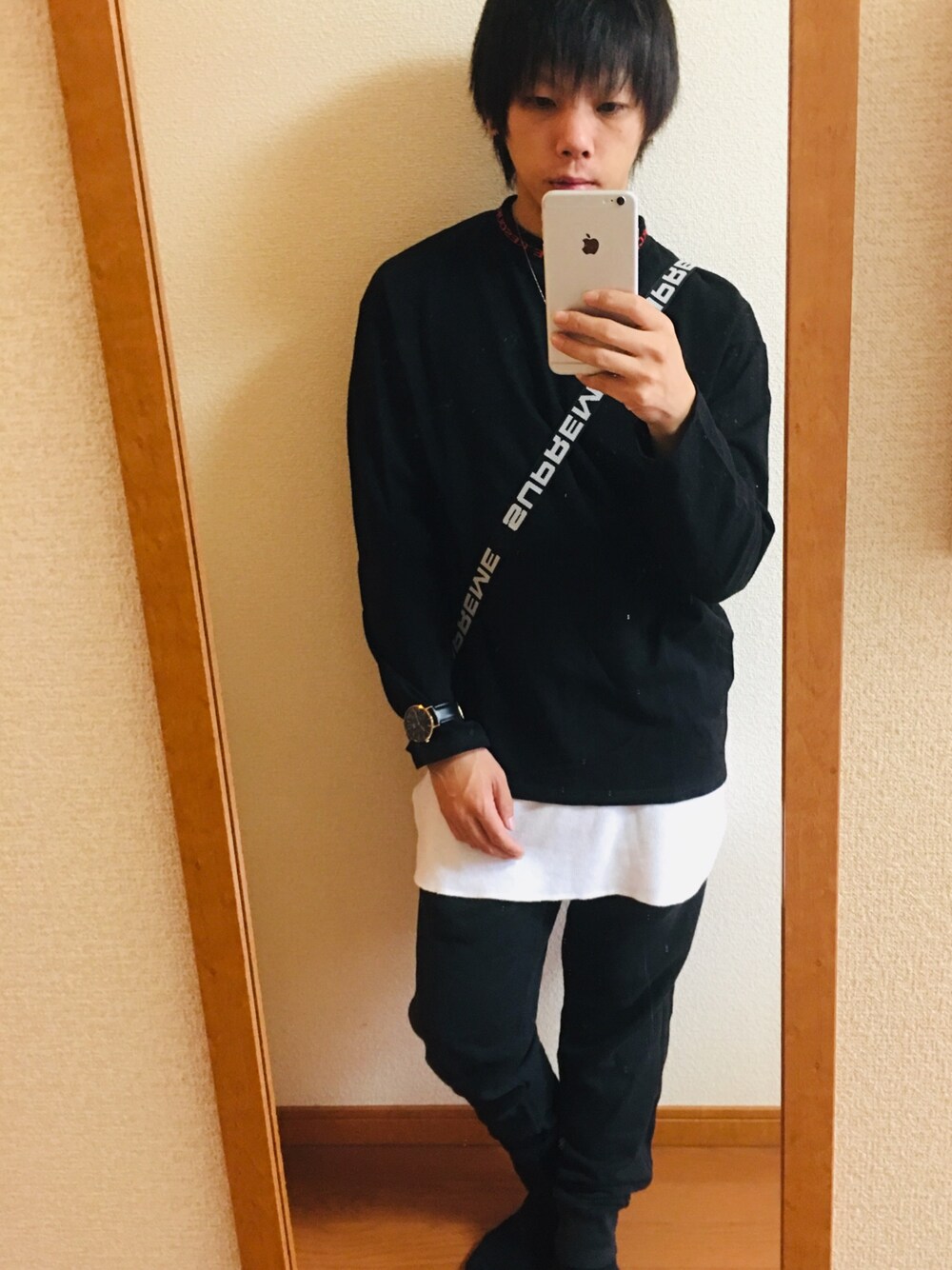 「おしゃれさんと繋がりたい、supreme、NIKE、adidas、Daniel Wellington、niko and ...、Bershka、ブラック、ストリート」｜「NIKEのアイテム（ソックス/靴下、ブラック系）」を使った、たつたろ【相互フォロー】さん（メンズ・160cm）の秋コーディネートの1枚目の写真