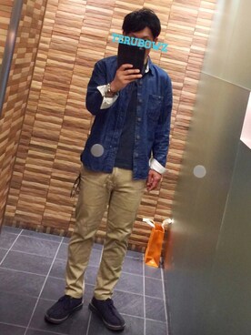 「クラークス」｜「アイテム（アナログ腕時計）」を使った、TERUZさん（メンズ・170cm）の春コーディネート