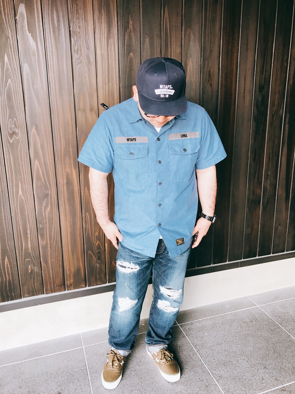 「休日スタイル、ダメージデニムパンツ、summer、wtaps、VANS」｜「WTAPSのアイテム（シャツ/ブラウス、ブルー系）」を使った、rieさん（メンズ・165cm）の夏コーディネートの1枚目の写真