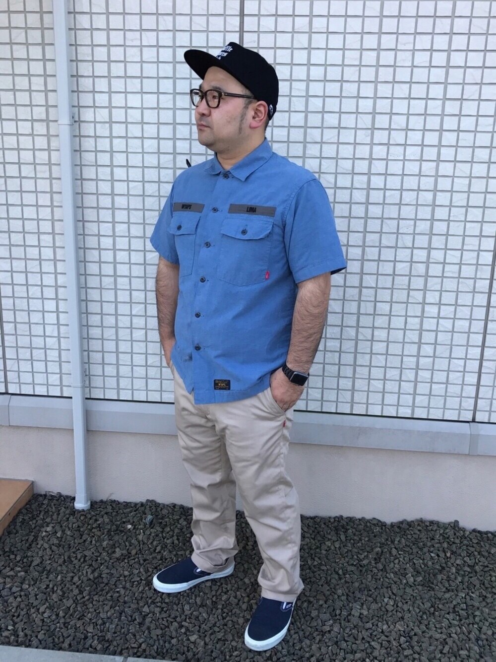 「オトナカジュアル、休日スタイル、シャツスタイル、チノパン、VANS、wtaps」｜「WTAPSのアイテム（シャツ/ブラウス、ブルー系）」を使った、rieさん（メンズ・165cm）の秋コーディネートの1枚目の写真