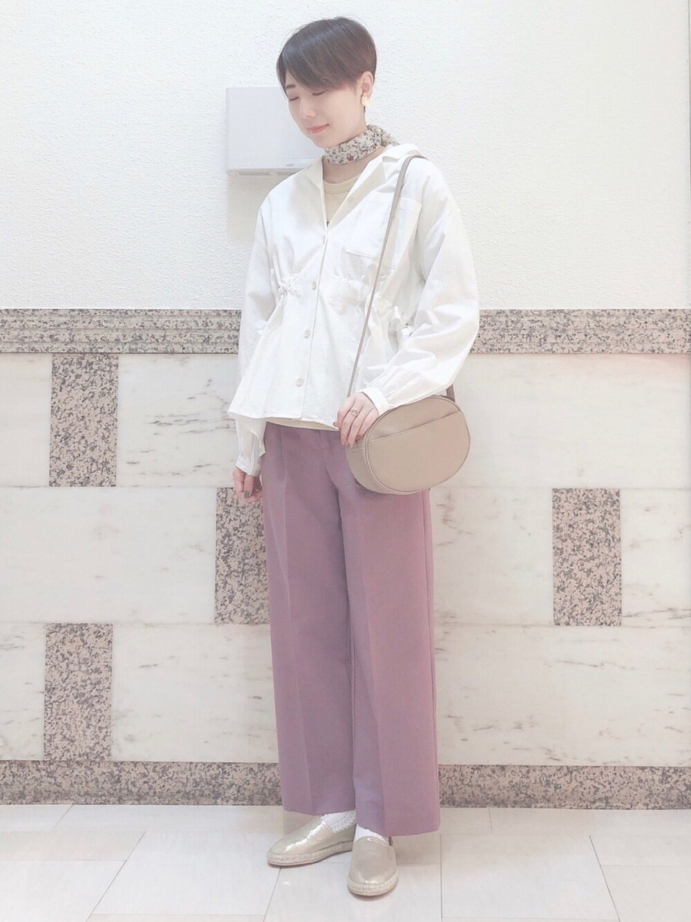 「ehka sopo、エヘカソポ、ラベンダー、ガーリー、春コーデ、おしゃれさんと繋がりたい」｜「ehka sopoのフロッキープリントＴ（Tシャツ/カットソー、ホワイト系）」を使った、堤さん（レディース・165cm）の春コーディネートの1枚目の写真