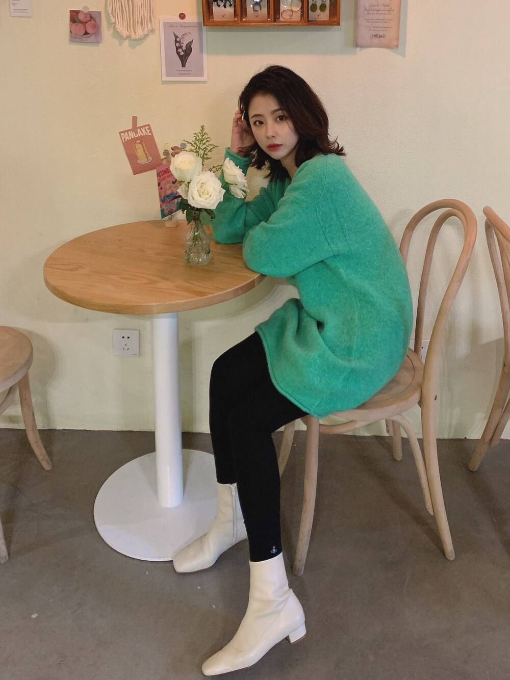 「シンプルコーデ、オトナ女子、低身長コーデ、休日スタイル、春コーデ、冬コーデ、韓国ファッション、休日コーデ、今日のコーデ、ootd」｜「BYFARのby FAR half boots（ブーツ、ホワイト系）」を使った、황자현さん（レディース・162cm）の冬コーディネートの1枚目の写真