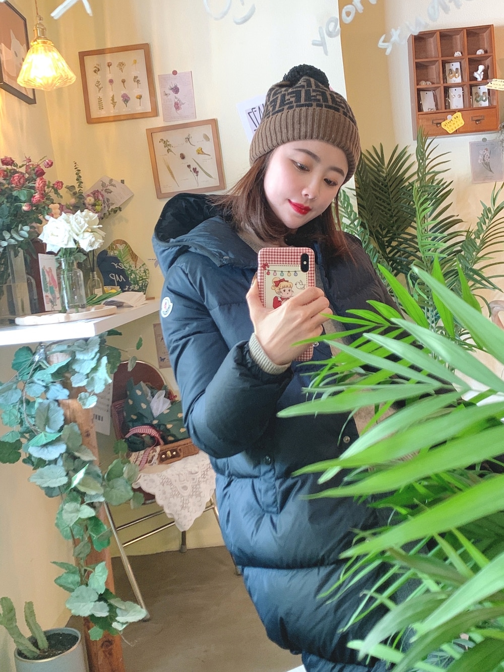 「冬コーデ、休日コーデ、大人カジュアル、冬、春コーデ、今日のコーデ、ootd、outfit、韓国ファッション、休日スタイル」｜「FENDIのアイテム（ニットキャップ/ビーニー、ブラウン系）」を使った、황자현さん（レディース・162cm）の冬コーディネートの1枚目の写真