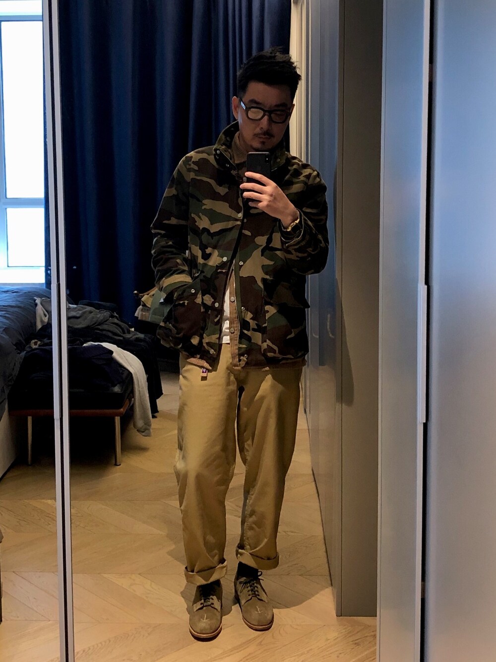 「THE NORTH FACEのアイテム（チノパンツ、ベージュ系）」を使った、方枪枪的刀さん（メンズ・179cm）の秋コーディネートの1枚目の写真