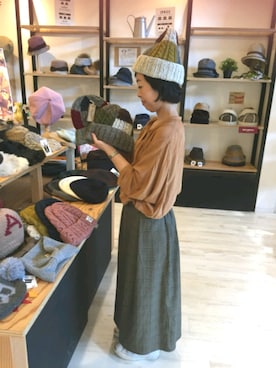「ロンクスカート」｜「アイテム（帽子）」を使った、14+ イオンモールつくば店 スタッフさん（レディース・160cm）の秋コーディネート
