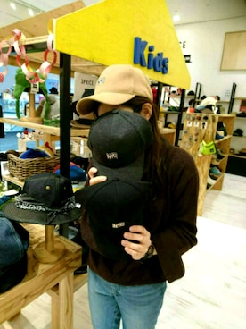 「niko and ...」｜「アイテム（キャップ）」を使った、14+ イオンモールつくば店 スタッフさん（レディース・160cm）の秋コーディネート