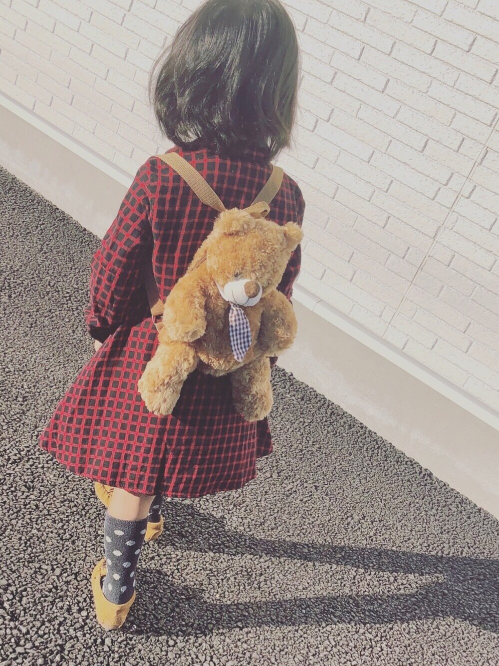 「秋のコーデ、ワンピース、ZARA、おんなのこ」｜「ZARAのアイテム（シャツワンピース、レッド系）」を使った、こたろとムスメ◉U◉さん（キッズ・110cm）の秋コーディネートの1枚目の写真