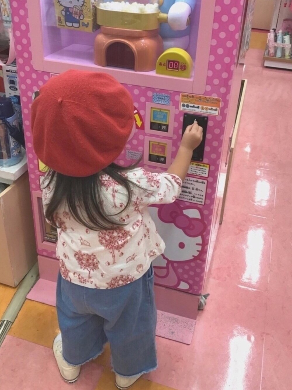 「kids、秋のコーデ、おんなのこ、2歳、ベレー帽、七分袖、キッズファッション、休日スタイル」｜「GAPのアイテム（シャツ/ブラウス、ホワイト系）」を使った、nikoさん（キッズ・90cm）の秋コーディネートの1枚目の写真